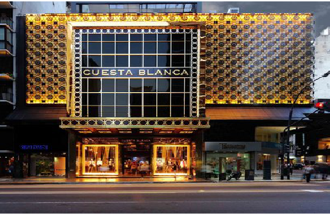 衡东门头设计与商业空间的纽带。